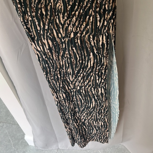 Plisse Zebra Maxi Dress- 6 - Picture 5 of 9